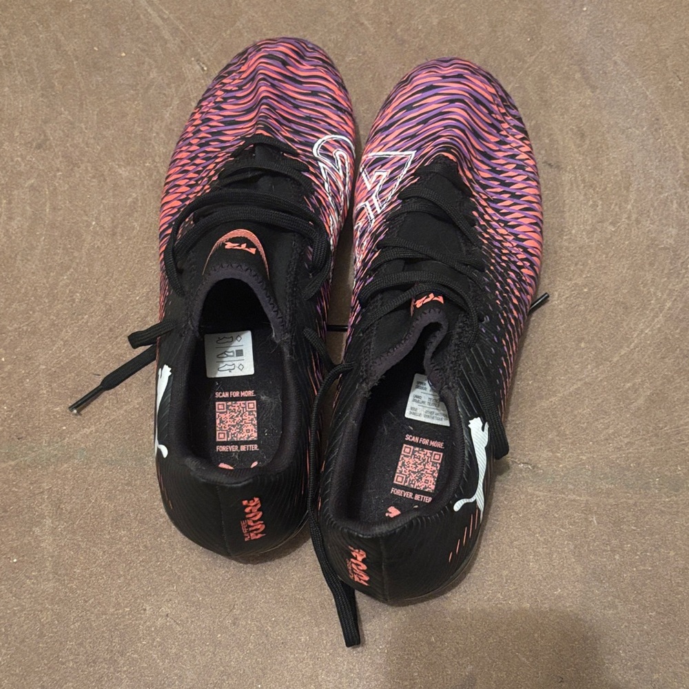 Soccer cleats pumas pink, purple and orange